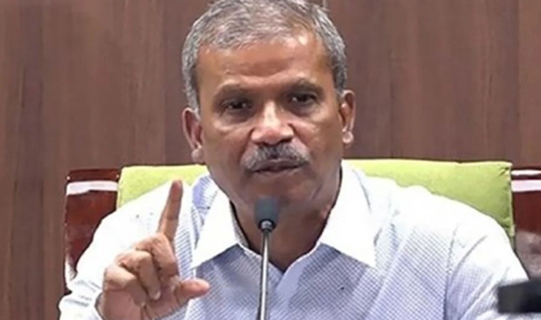 বিদেশ গমনে দুর্নীতি-ভোগান্তি অনেক কমেছে : আসিফ নজরুল